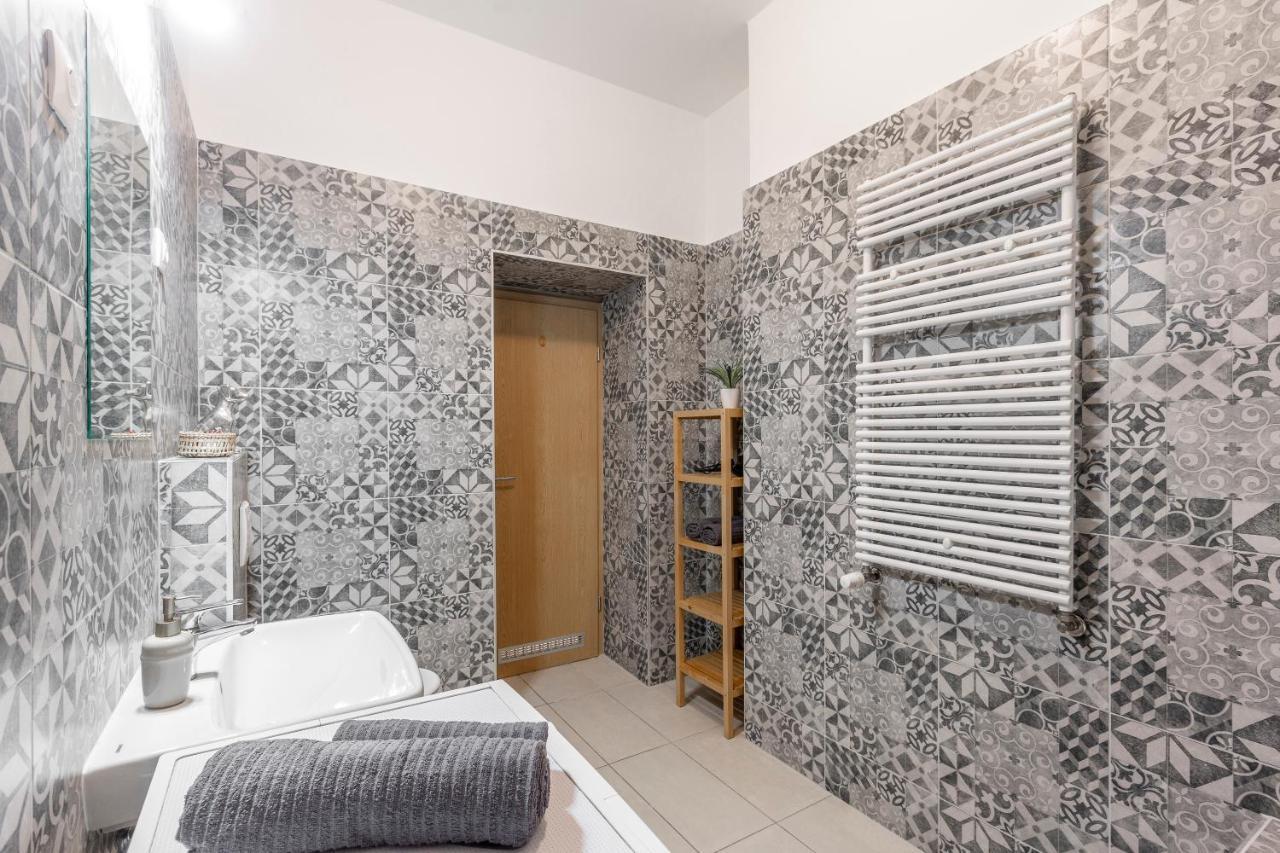 Cozy Home By Bella In The Heart Of Budapest Bagian luar foto