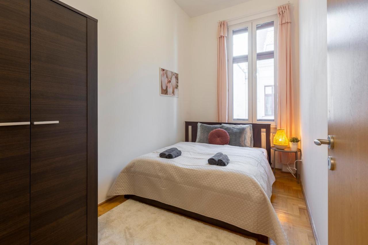 Cozy Home By Bella In The Heart Of Budapest Bagian luar foto