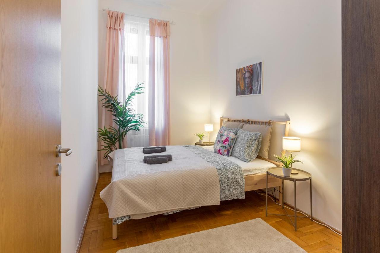 Cozy Home By Bella In The Heart Of Budapest Bagian luar foto