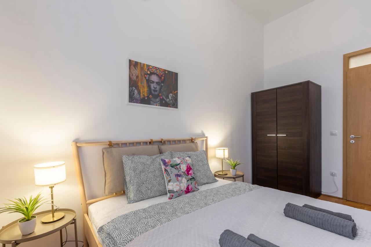 Cozy Home By Bella In The Heart Of Budapest Bagian luar foto